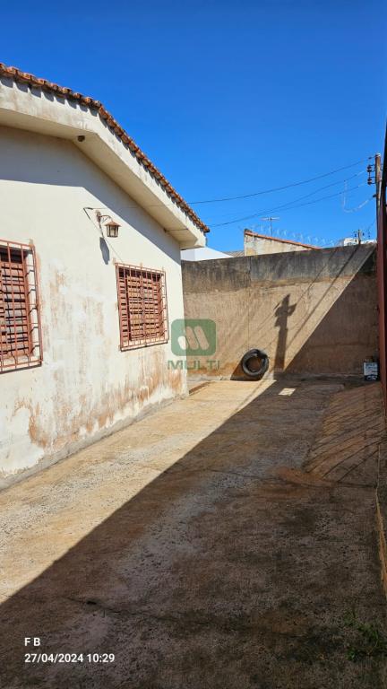 Casa à venda com 3 quartos, 108m² - Foto 4