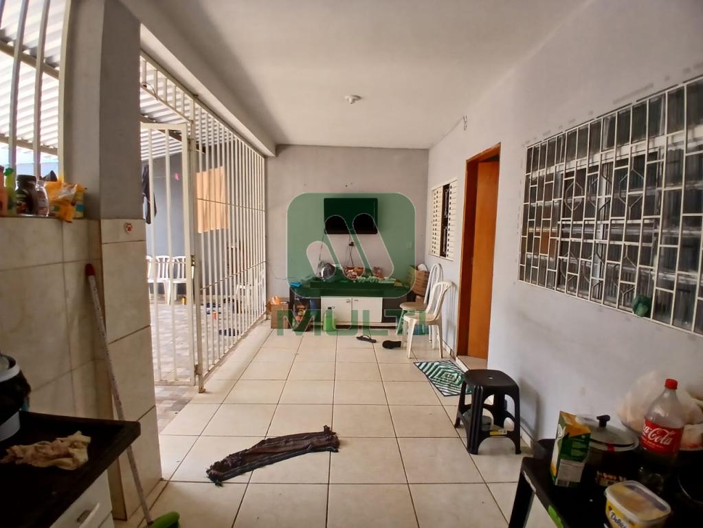 Casa à venda com 4 quartos, 180m² - Foto 1