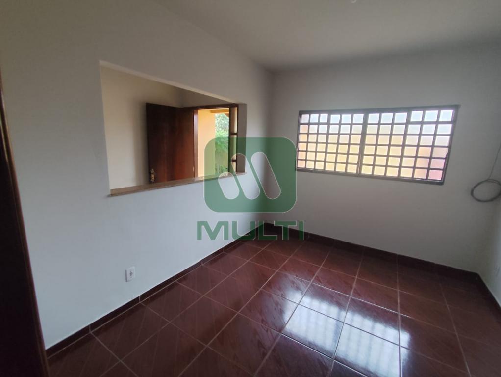 Casa à venda com 3 quartos, 190m² - Foto 1