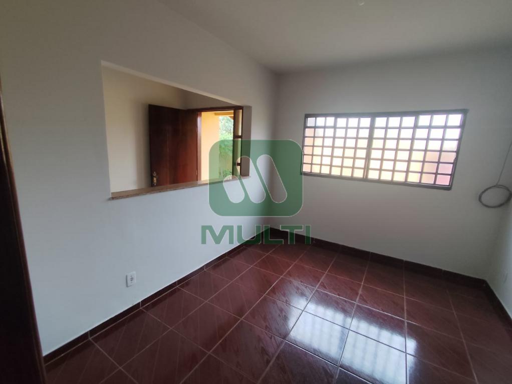 Casa à venda com 3 quartos, 190m² - Foto 2