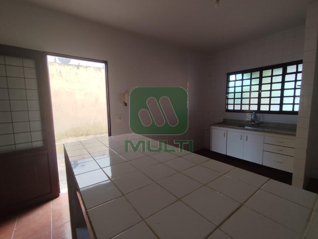 Casa à venda com 3 quartos, 190m² - Foto 3