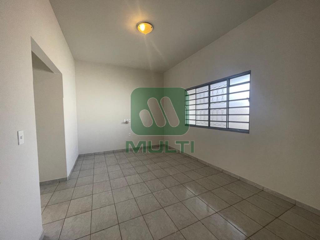 Casa à venda com 3 quartos, 187m² - Foto 1