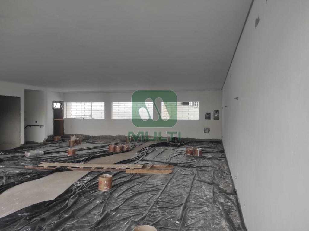 Prédio Inteiro à venda com 1 quarto, 320m² - Foto 2