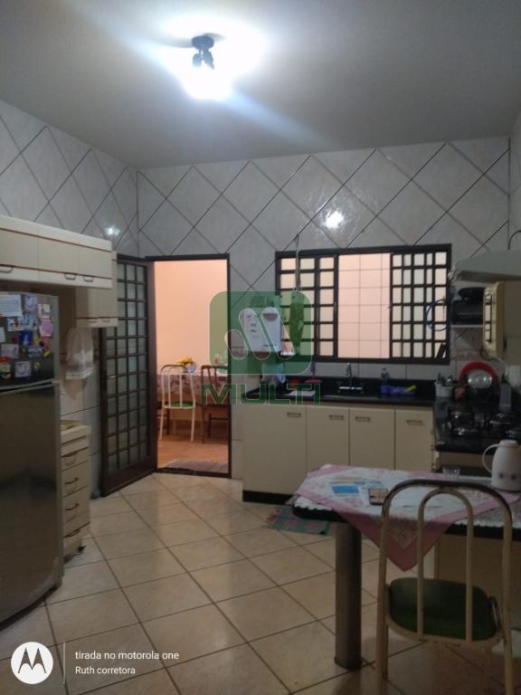 Casa à venda com 3 quartos, 199m² - Foto 3