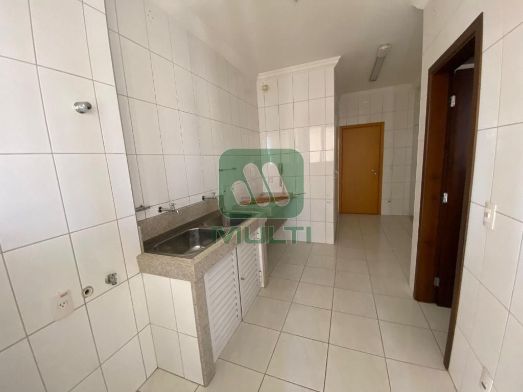 Apartamento à venda com 4 quartos, 253m² - Foto 3