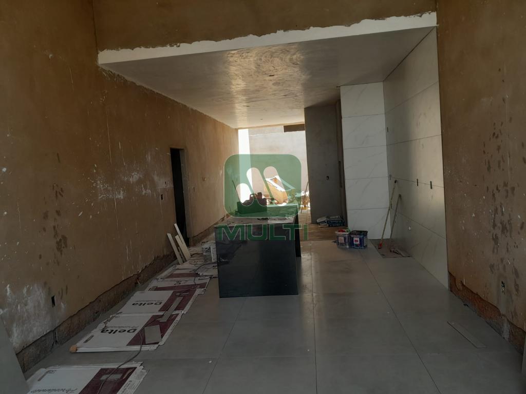 Casa à venda com 3 quartos, 150m² - Foto 1