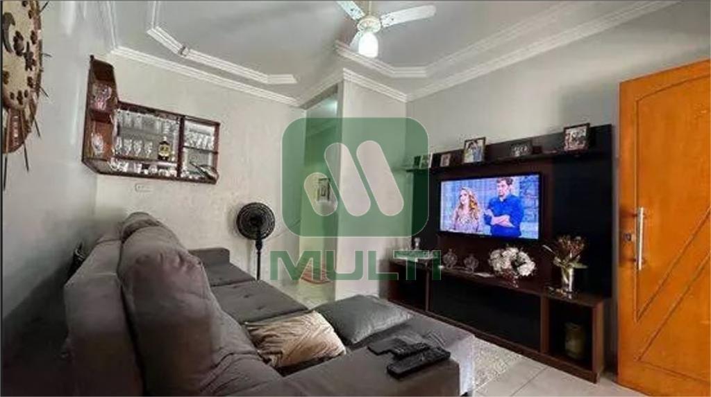 Casa à venda com 4 quartos, 200m² - Foto 2