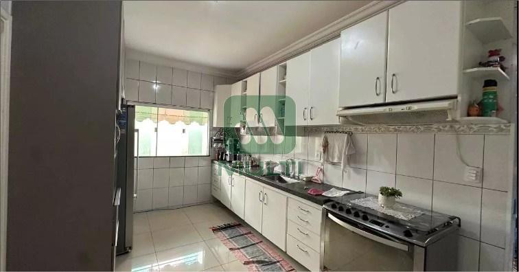 Casa à venda com 4 quartos, 200m² - Foto 6