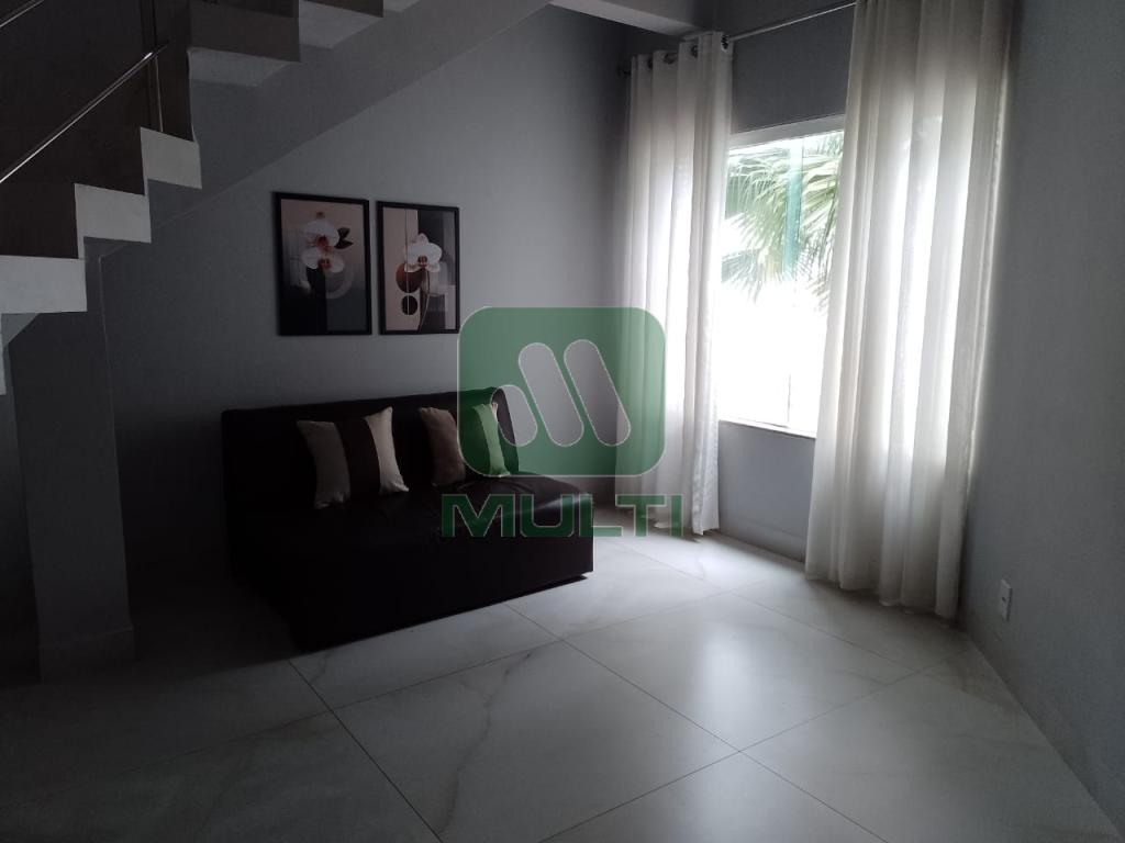 Casa à venda com 4 quartos, 301m² - Foto 3