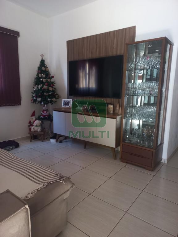 Casa à venda com 4 quartos, 190m² - Foto 1