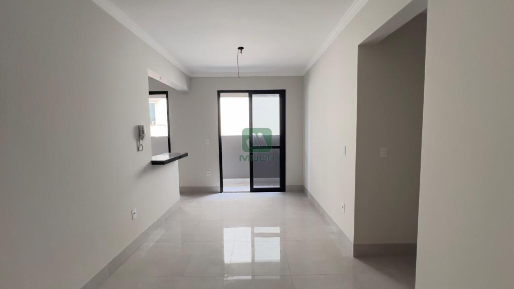 Apartamento à venda com 2 quartos, 65m² - Foto 1