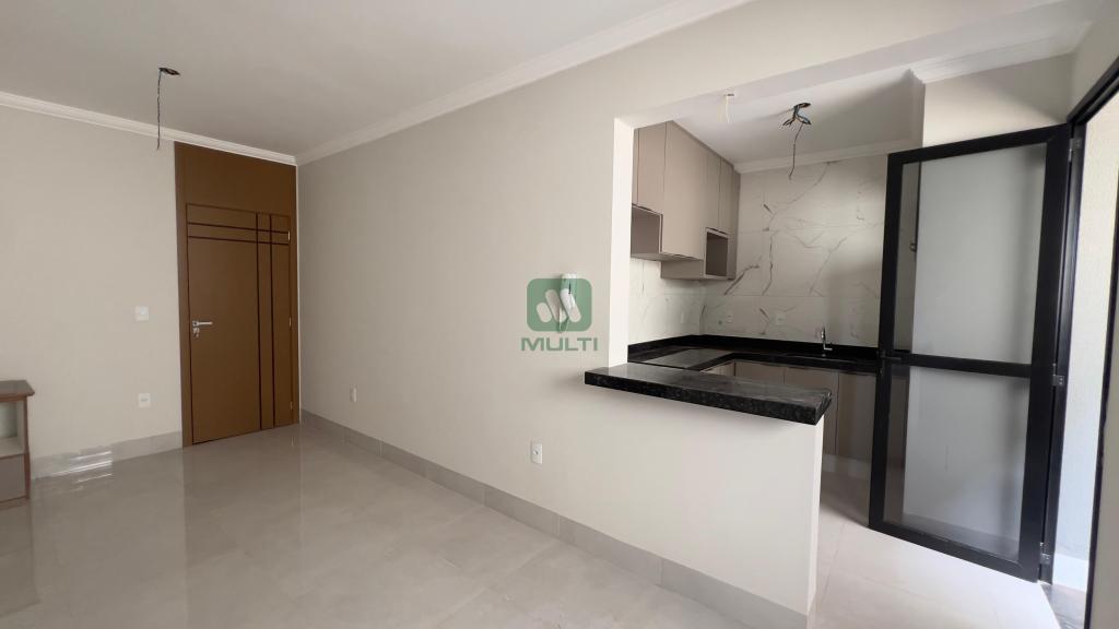 Apartamento à venda com 2 quartos, 65m² - Foto 2