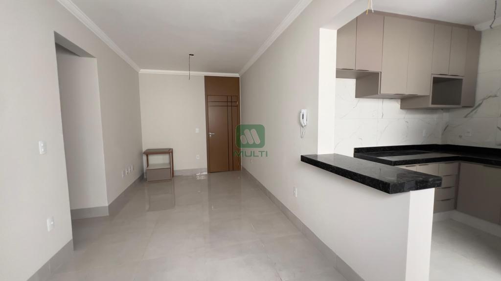 Apartamento à venda com 2 quartos, 65m² - Foto 3