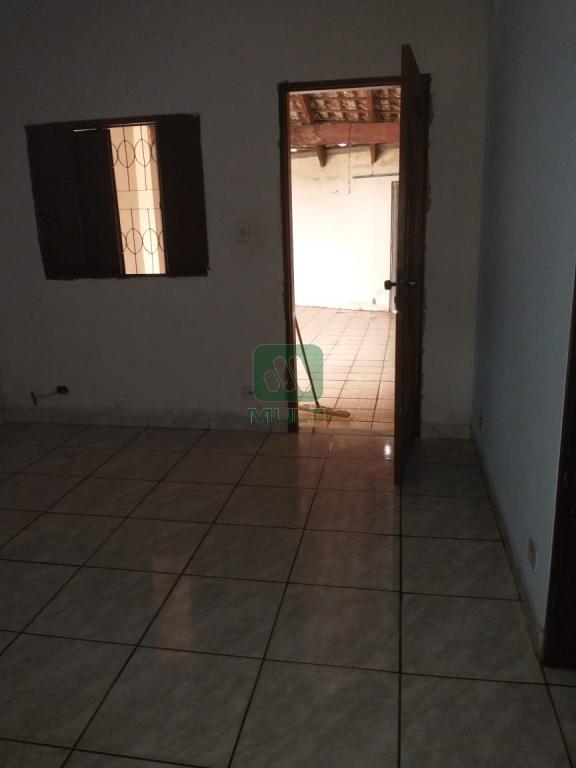 Casa à venda com 3 quartos, 155m² - Foto 1