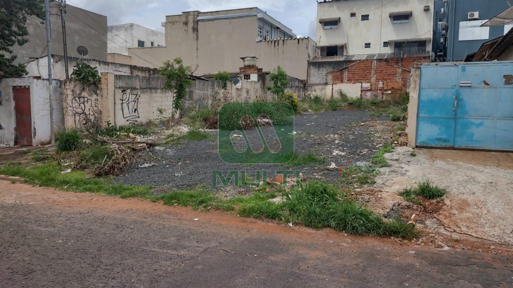 Terreno à venda com 1 quarto, 360m² - Foto 2