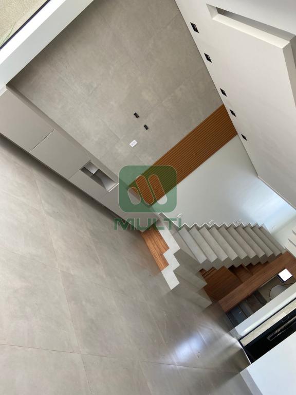 Casa à venda com 4 quartos, 196m² - Foto 4