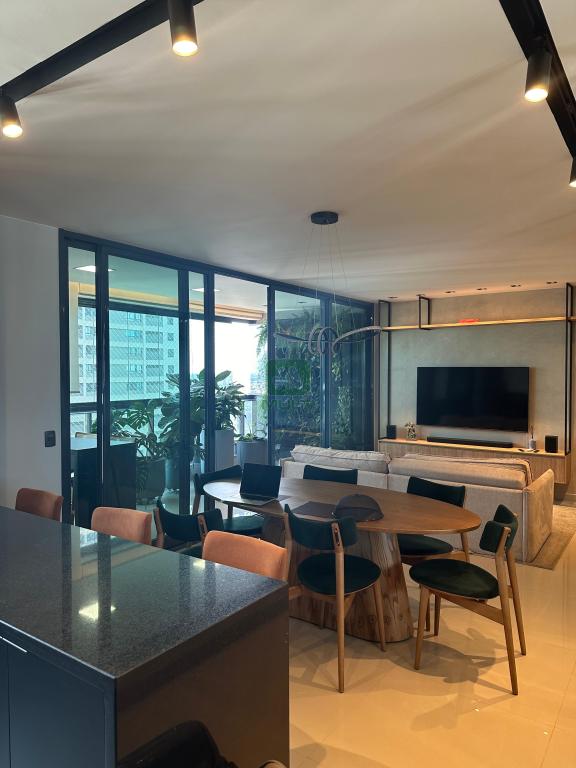 Apartamento à venda com 3 quartos, 151m² - Foto 1