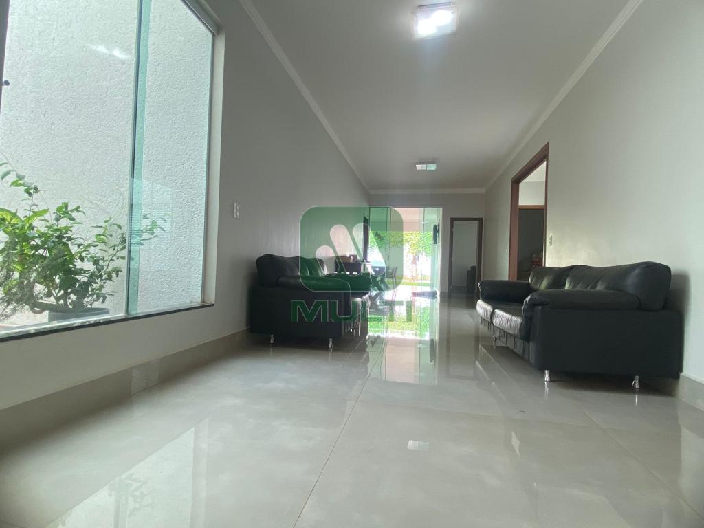 Casa à venda com 3 quartos, 280m² - Foto 2