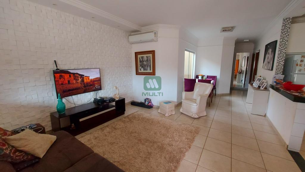 Casa à venda com 3 quartos, 184m² - Foto 2