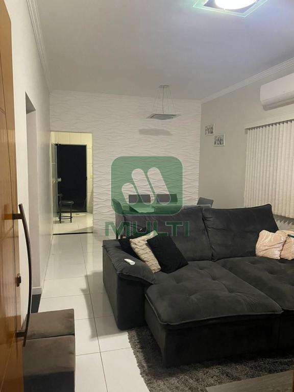 Casa à venda com 3 quartos, 200m² - Foto 2