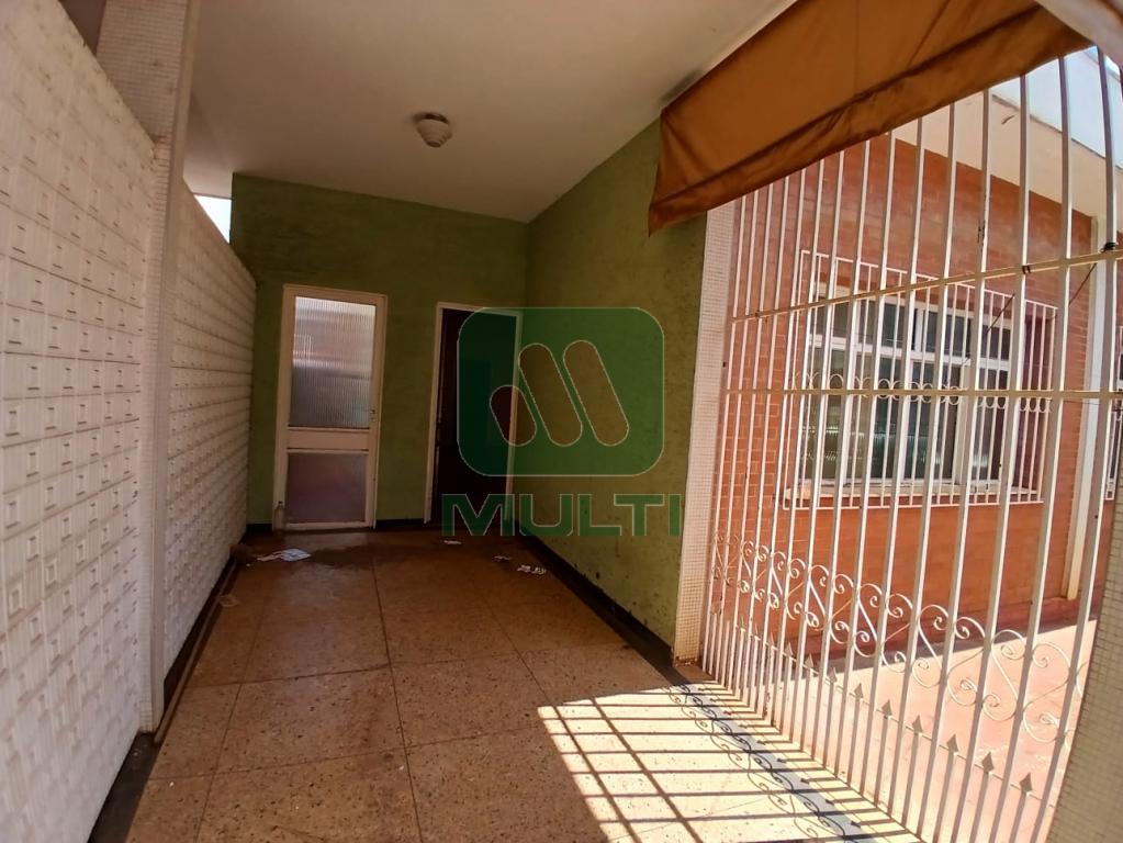 Casa à venda com 6 quartos, 490m² - Foto 1