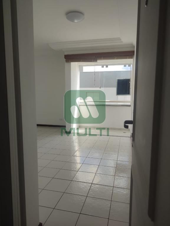 Apartamento à venda com 3 quartos, 70m² - Foto 2