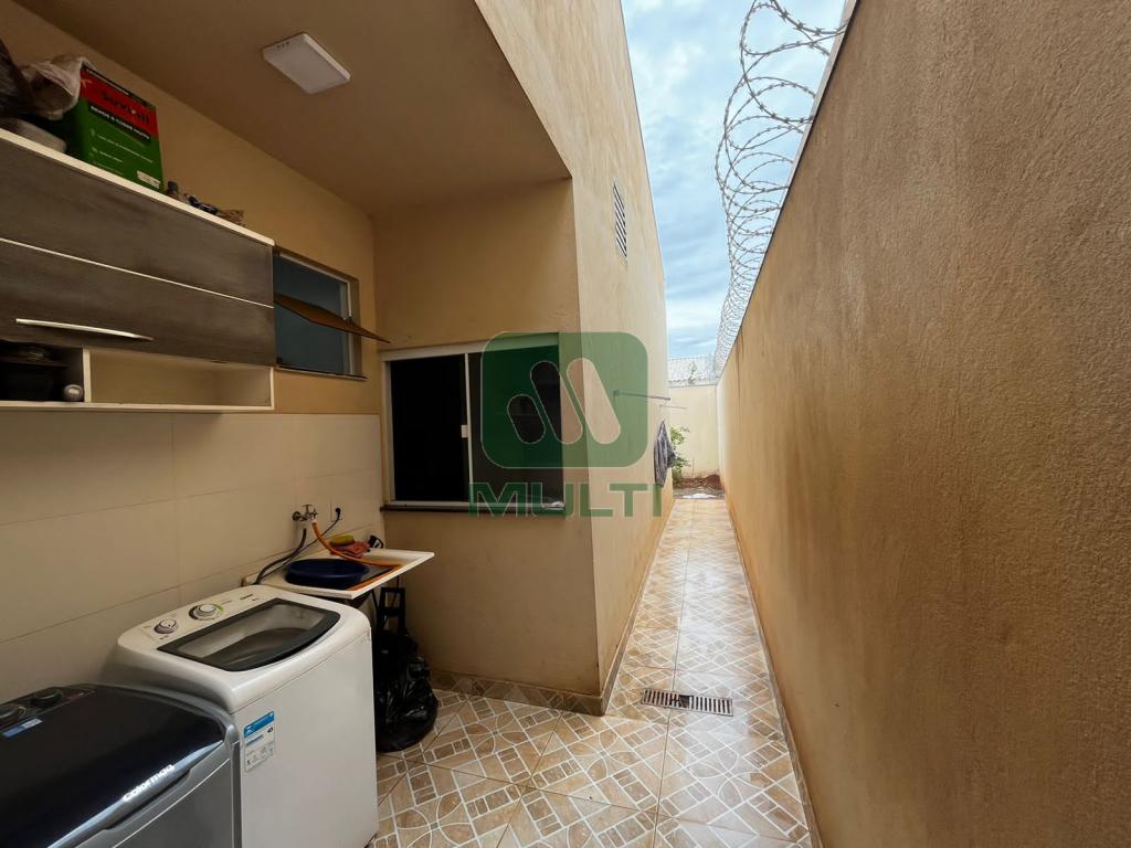 Casa à venda com 2 quartos, 75m² - Foto 4