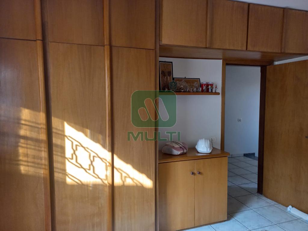 Casa à venda com 4 quartos, 241m² - Foto 9