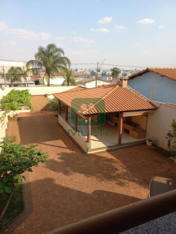 Casa à venda com 4 quartos, 241m² - Foto 18