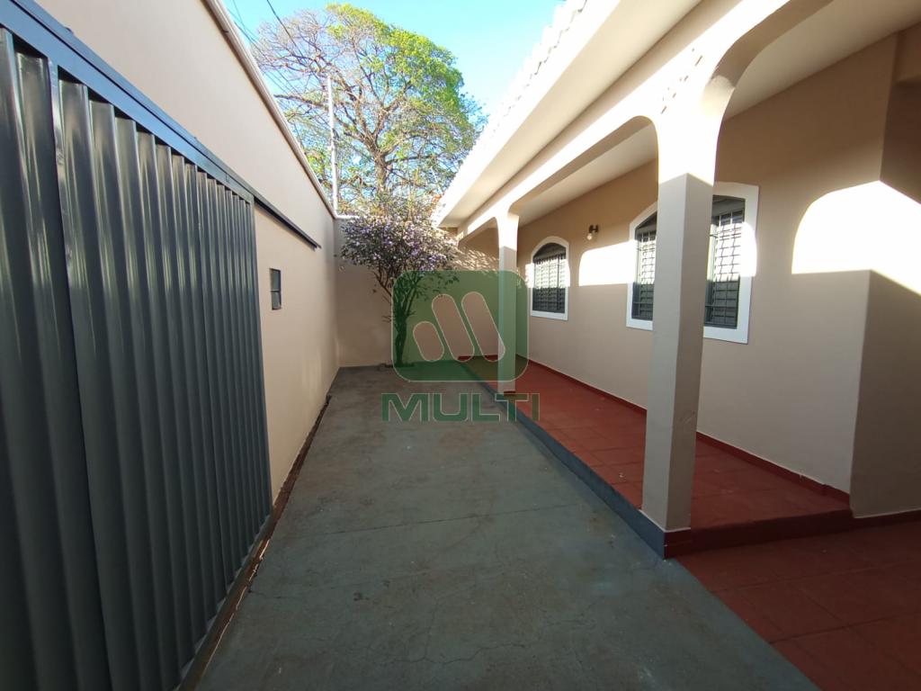 Casa à venda com 3 quartos, 143m² - Foto 2