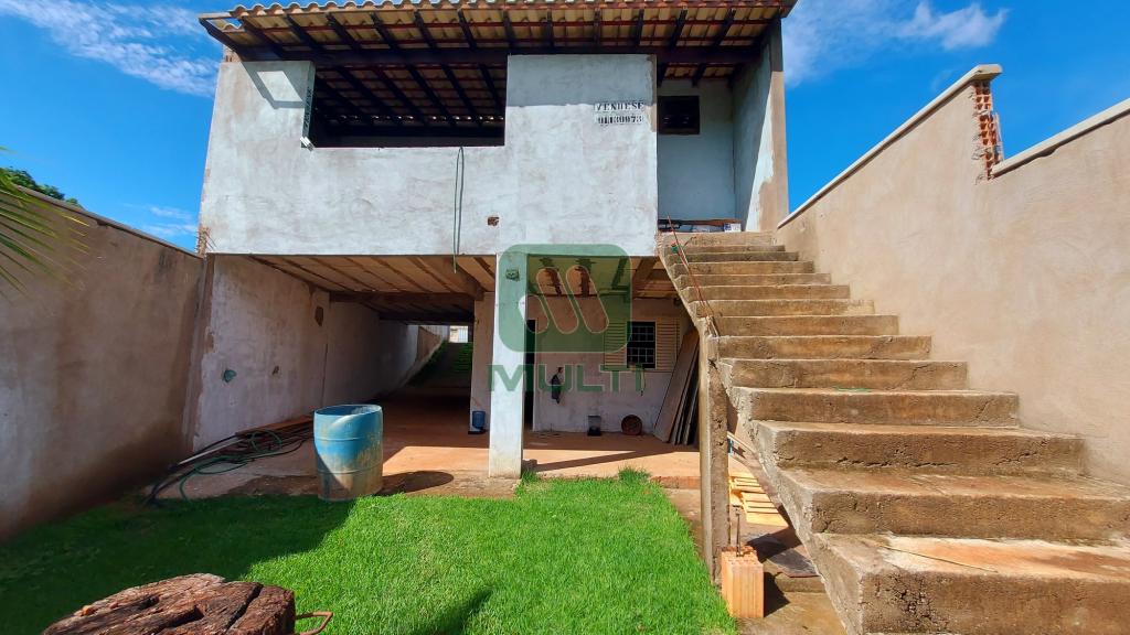 Casa à venda com 3 quartos, 150m² - Foto 1