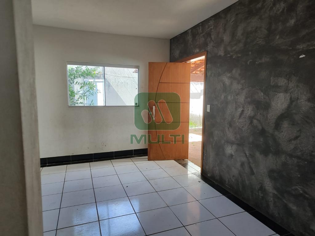 Casa à venda com 2 quartos, 100m² - Foto 2