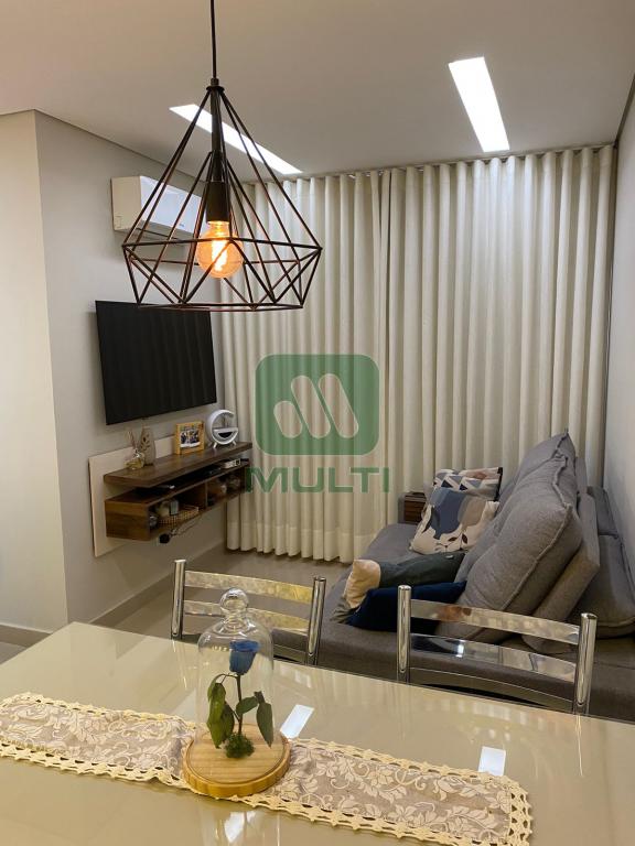 Apartamento à venda com 2 quartos, 62m² - Foto 1