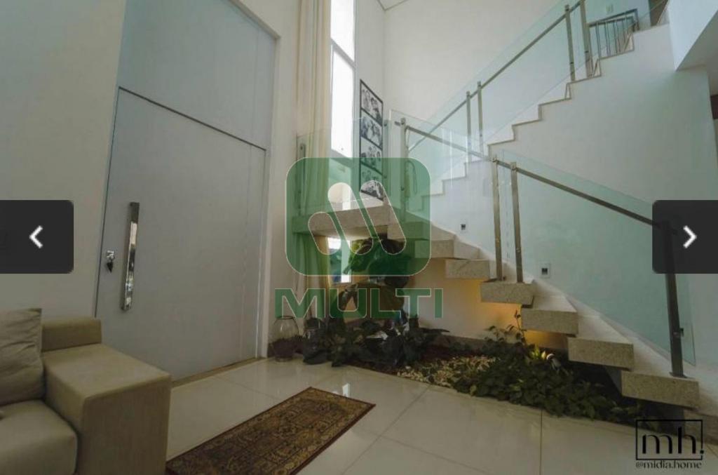 Casa de Condomínio à venda com 4 quartos, 418m² - Foto 1