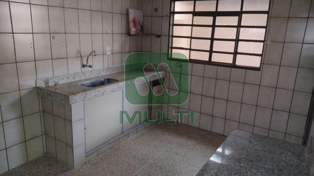 Casa à venda com 3 quartos, 250m² - Foto 4