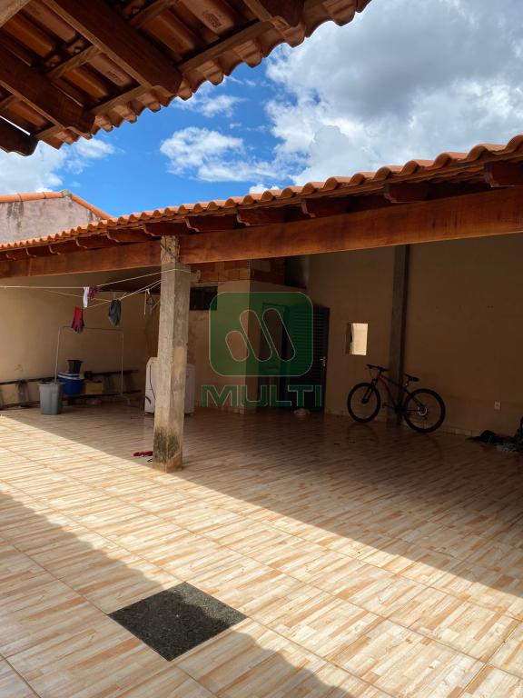 Casa à venda com 2 quartos, 188m² - Foto 1