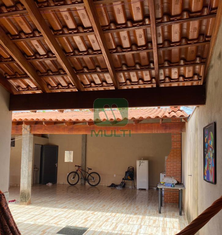 Casa à venda com 2 quartos, 188m² - Foto 2