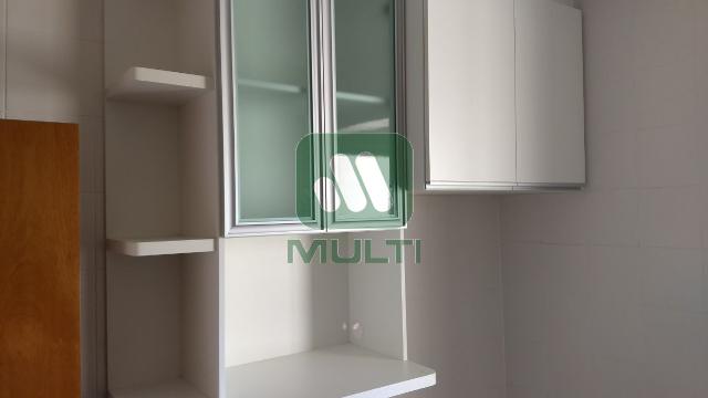 Apartamento à venda com 3 quartos, 76m² - Foto 3