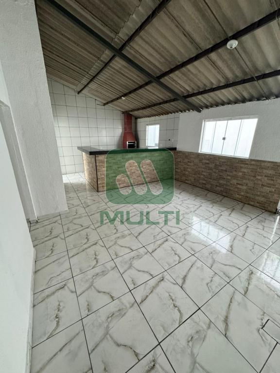 Casa à venda com 3 quartos, 170m² - Foto 1