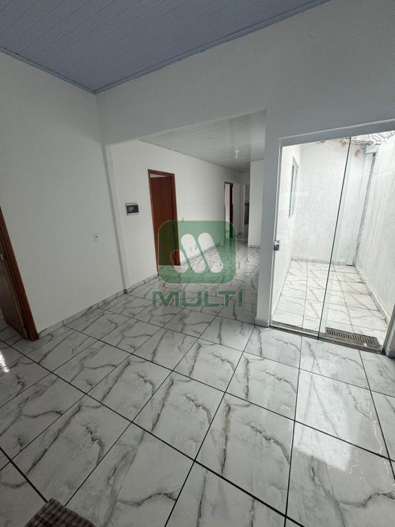 Casa à venda com 3 quartos, 170m² - Foto 2