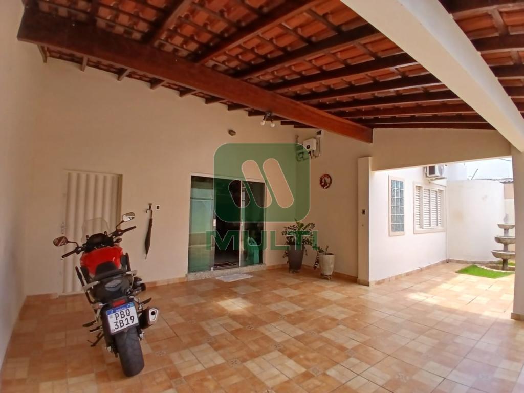 Casa à venda com 4 quartos, 200m² - Foto 1