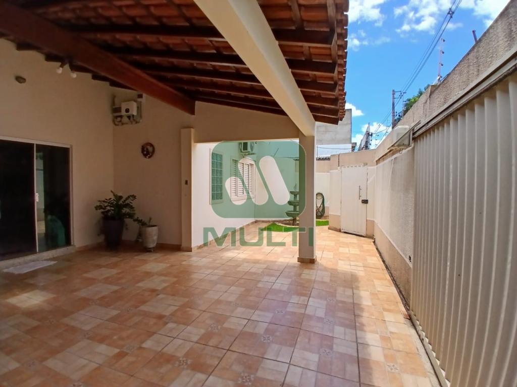 Casa à venda com 4 quartos, 200m² - Foto 3