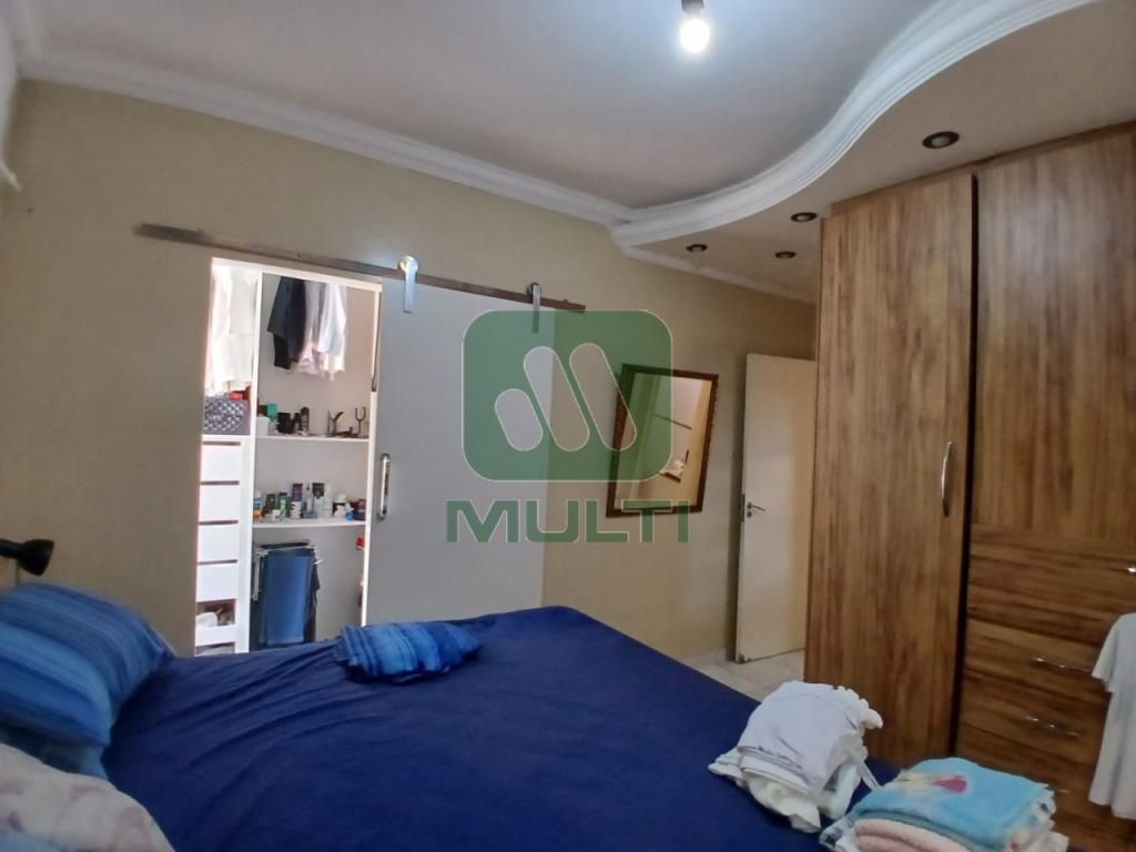 Casa à venda com 4 quartos, 200m² - Foto 9