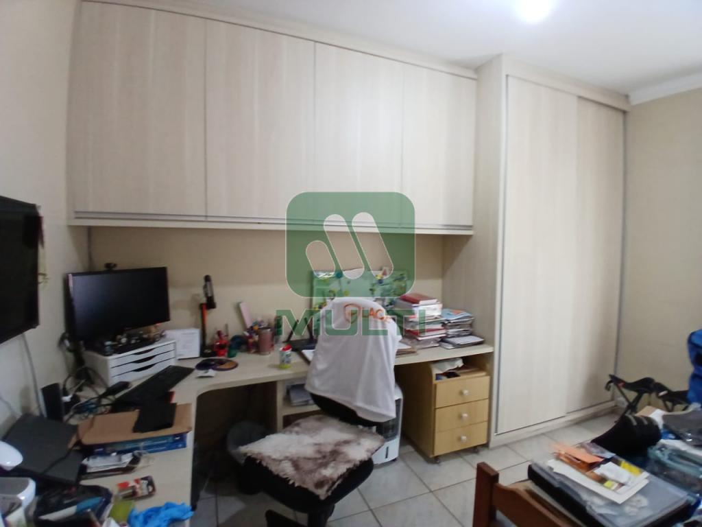 Casa à venda com 4 quartos, 200m² - Foto 17