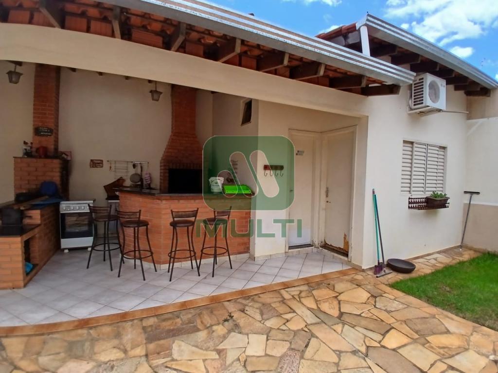 Casa à venda com 4 quartos, 200m² - Foto 32