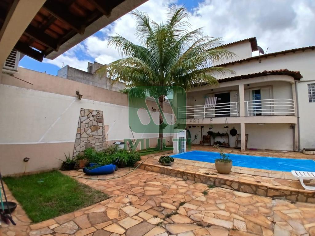 Casa à venda com 4 quartos, 200m² - Foto 36