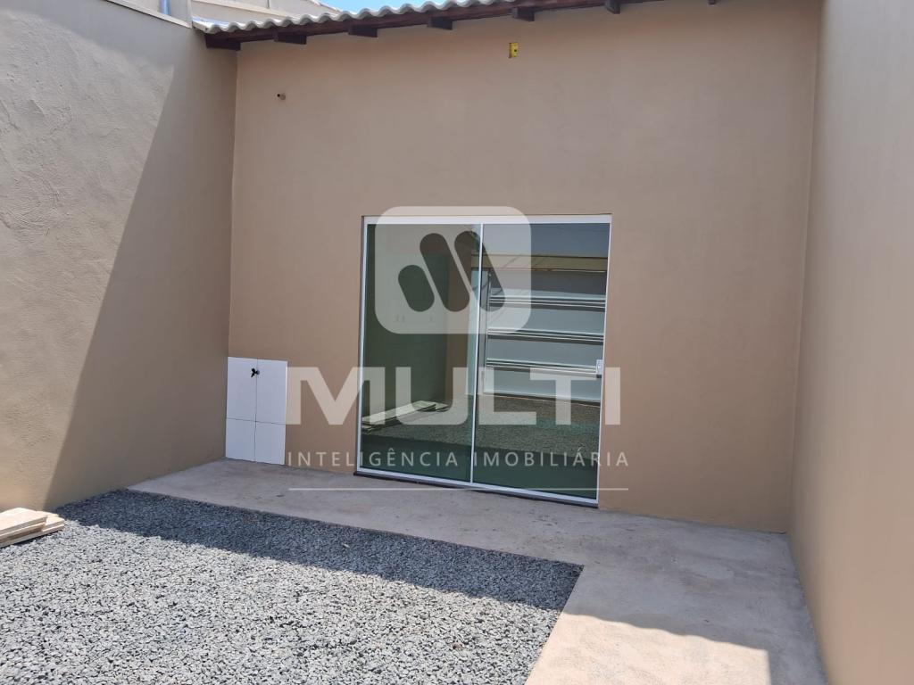 Casa à venda com 2 quartos, 71m² - Foto 1