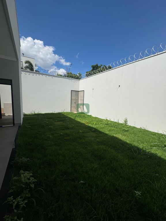 Casa à venda com 3 quartos, 160m² - Foto 2