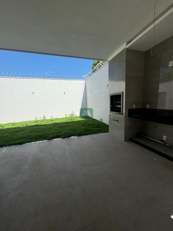 Casa à venda com 3 quartos, 160m² - Foto 3