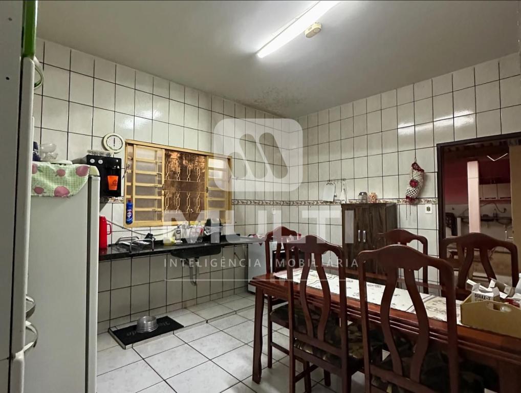 Casa à venda com 4 quartos, 170m² - Foto 2